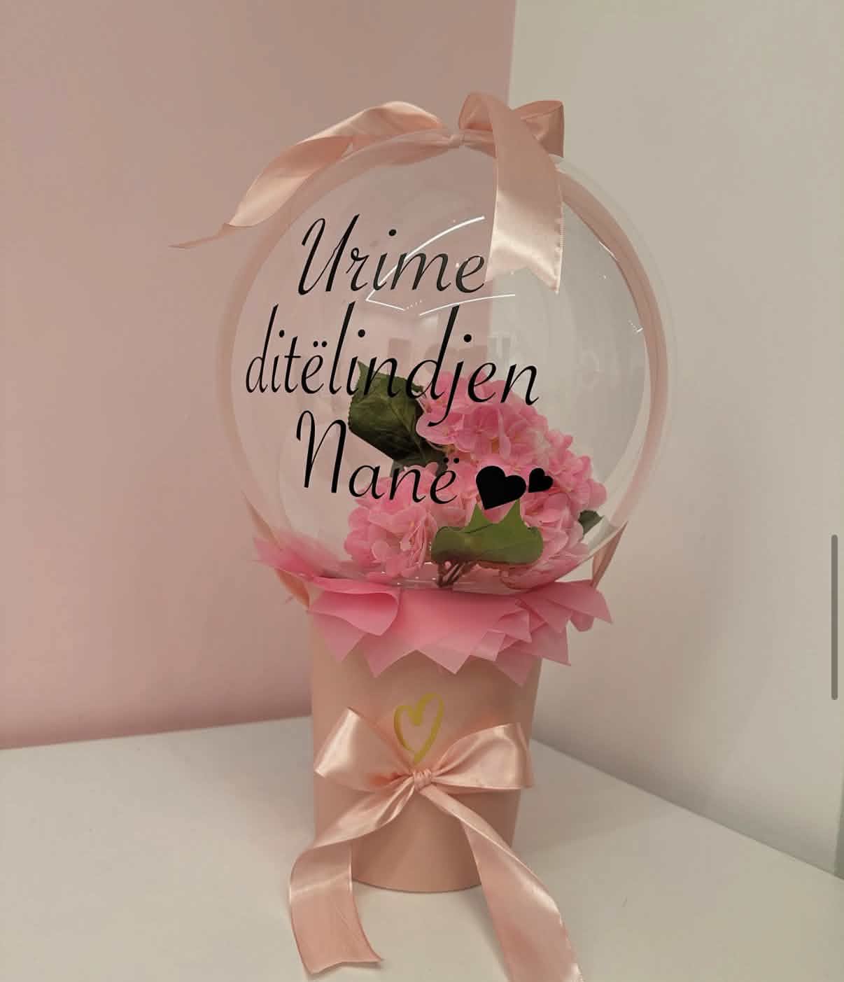 Personalized bubble balloon with name and delicate details